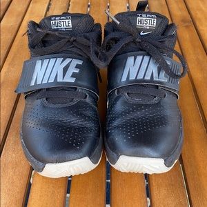 Little Boy Nike Team Hustle Basketball Shoes